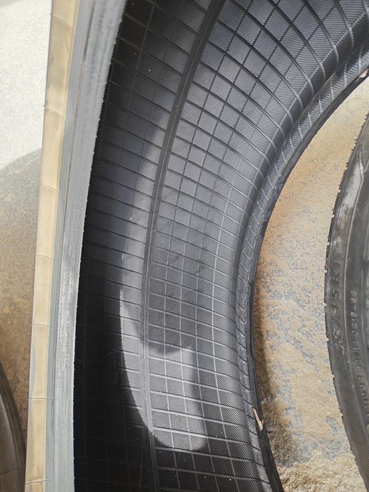 Гуми.  DUNLOP 225/44/R17