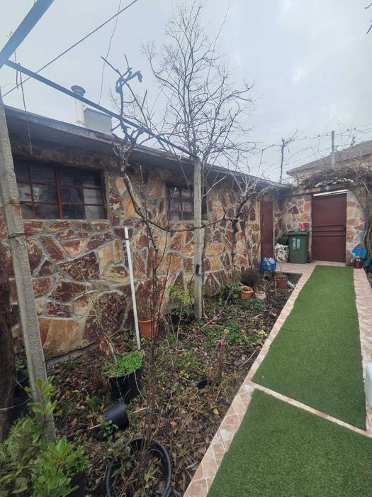 Едноетажна къща в Перущица