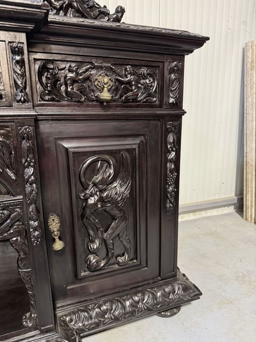 Servanta baroc din lemn masiv cu sculpturi