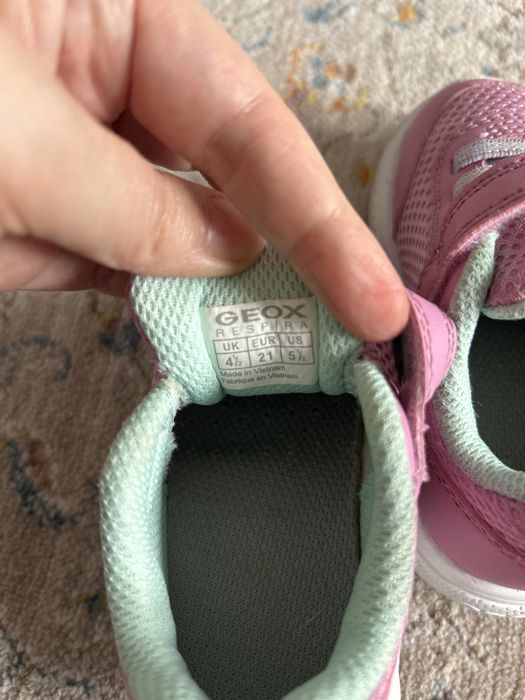 Продам кроссовки geox для малышей