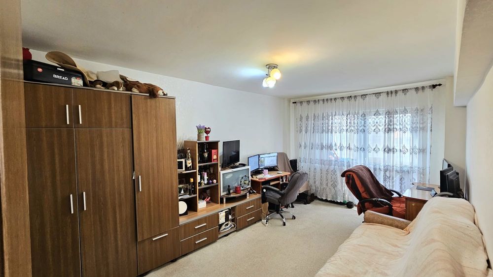Vand apartament 2 camere Moinesti , in fata Spitalului