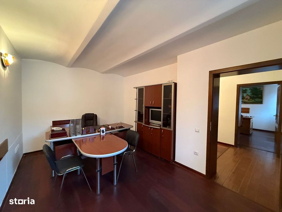 Reducere pret-Spatiu comercial 3 camere + CURTE, gata de utilizare