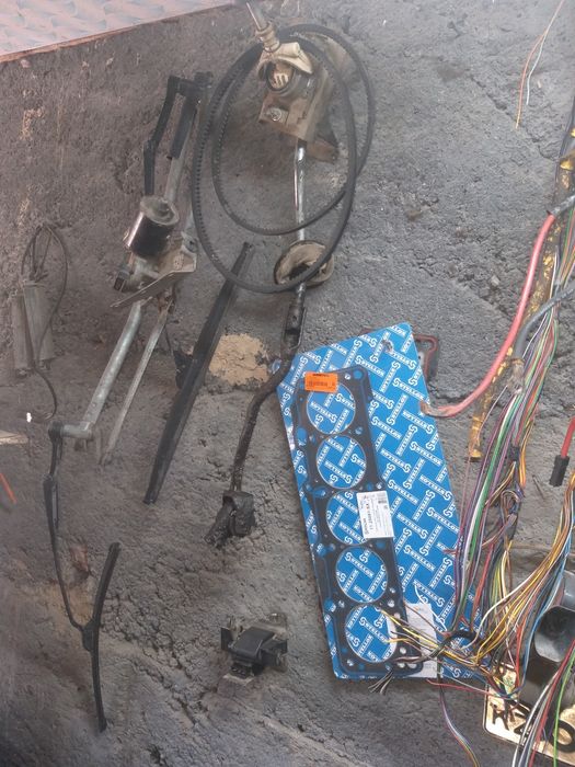 Запчасти на ауди 100 селедка