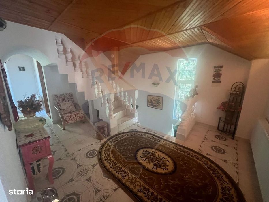 Casă / Vilă 10 camere Lepsa