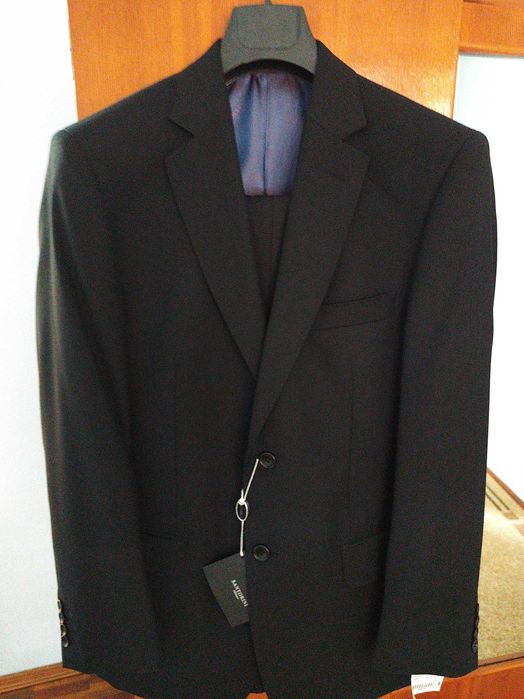 Продам итальянский мужской черный классический костюм 48 размер новый