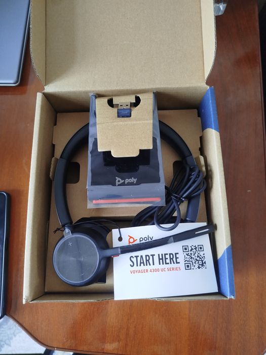 Poly Voyager 4320 UC – Simsiz professional headset