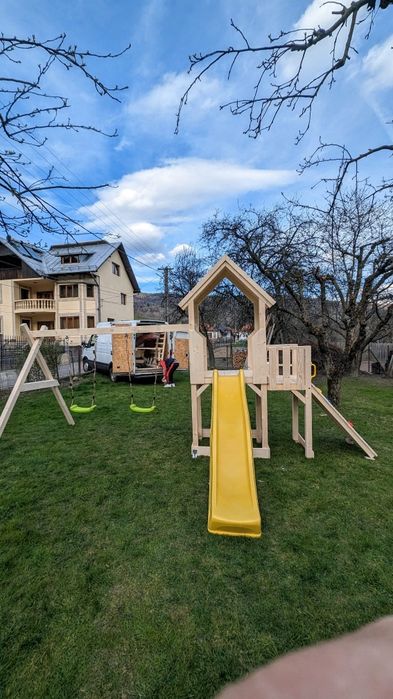 Loc de joaca, casuta, tobogan, nisipar, leagan