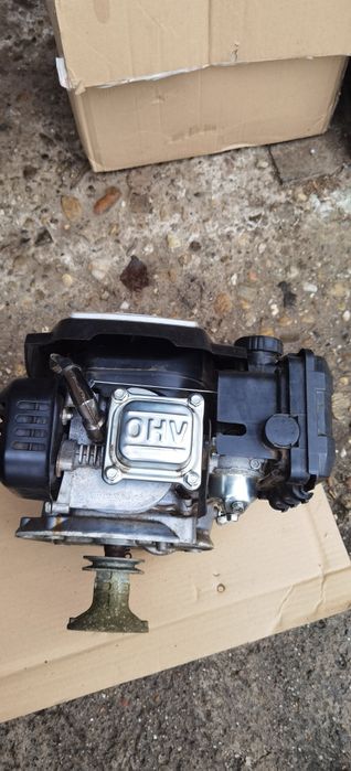 Motor mașină gazon