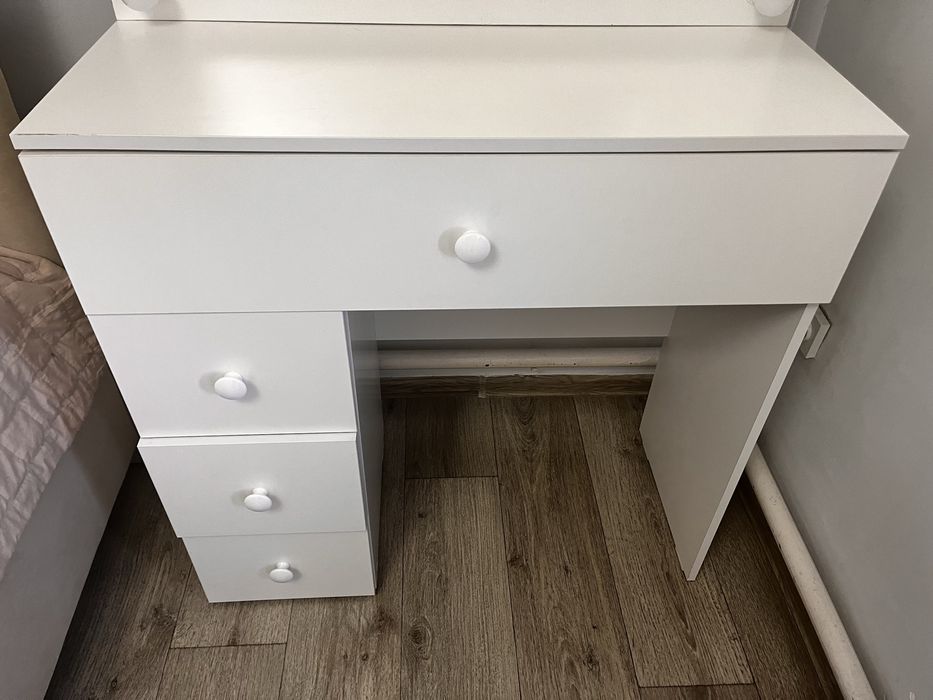 Продам туалетный столик!