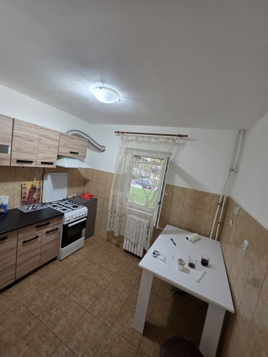 Vând / Închiriez Apartament cu 2 Camere Decomandat In Zona Centrala  Langa Peco Mol