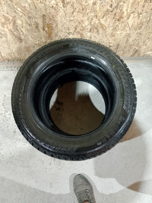 Продам два колеса новые