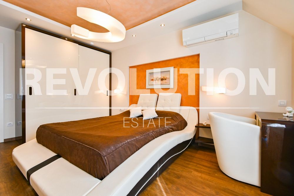 Дава се под наем Тристаен апартамент в София, Център - 119 кв.м за 1200 € - Снимка #6