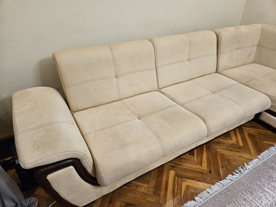 Продавам ъглов диван в много добро състояние