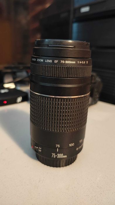 обектив Canon 75-300