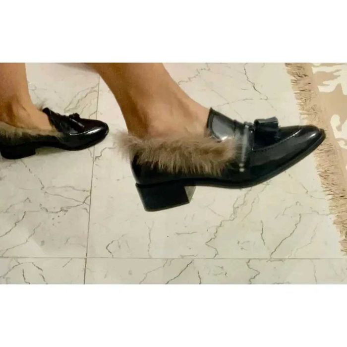 Loafers noi Uterqüe pantofi cu blană, 100% piele lăcuită negru mocasini moderni autentici