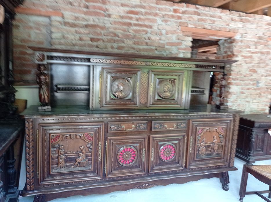 Mobilă sculptata