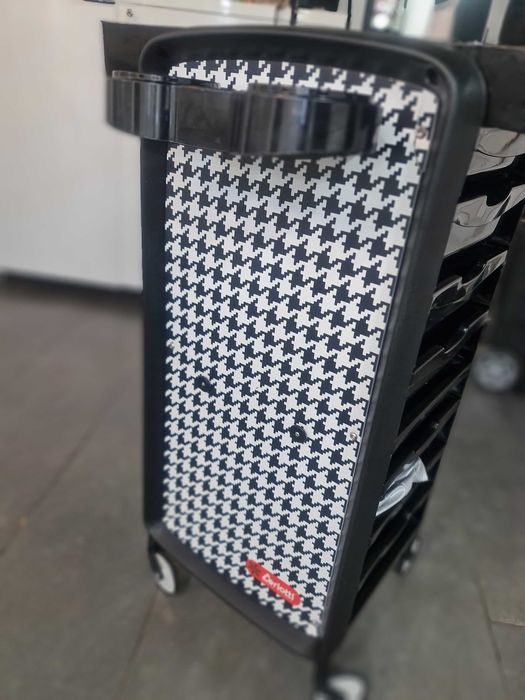 Оборудване за Фризьорски салон,измивна колона ,2стола за фризьор и др.