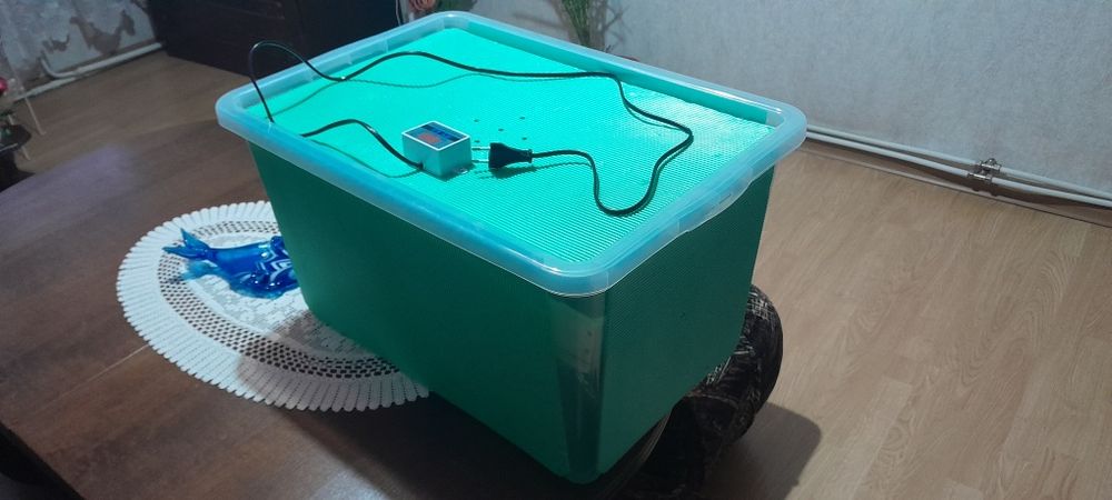 Инкубатор за 50 яйца