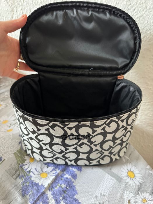 Geanta cosmetice Guess originală