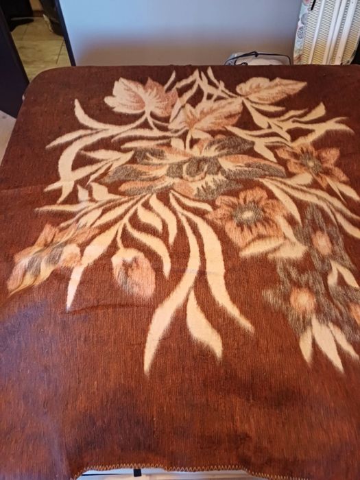 Нови и употребявани одеяла и вълнени губери