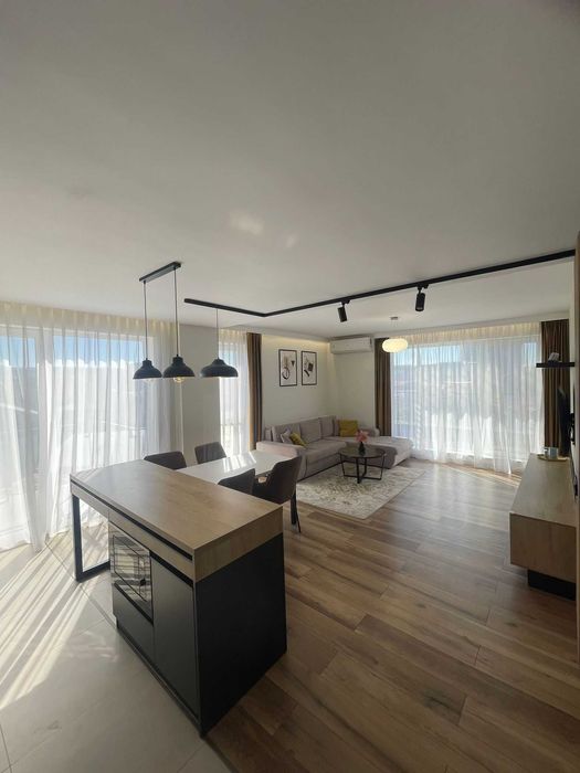 Închiriez apartament modern 3 camere,  terase,parcare, str. Mărășești