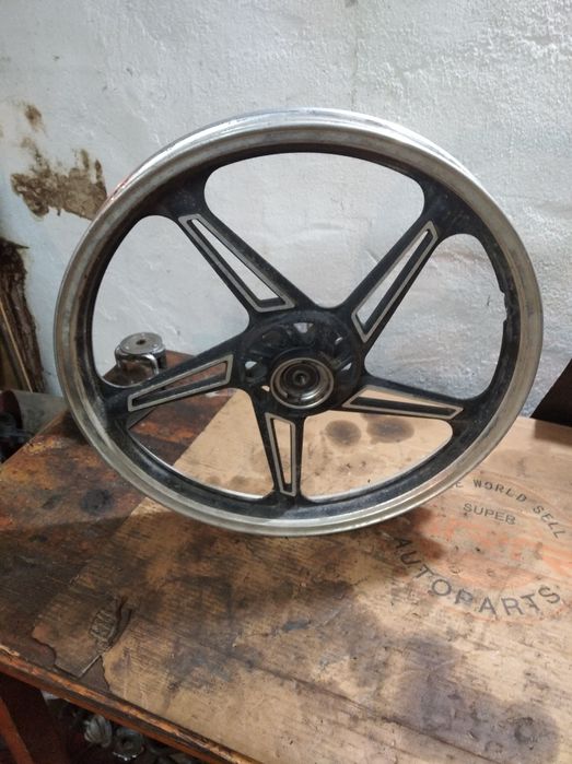 Колесо от мотоцикла