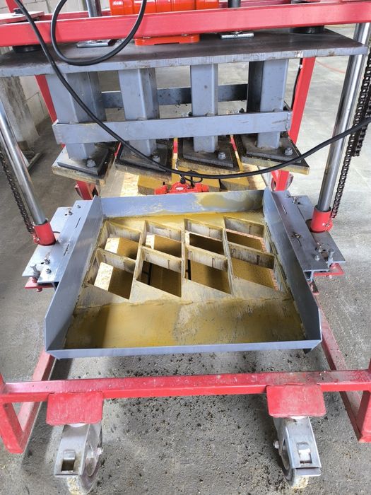 Presa mașină pavele oferta vacanta