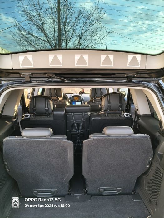 Opel Zafira B 2011 год 1.8