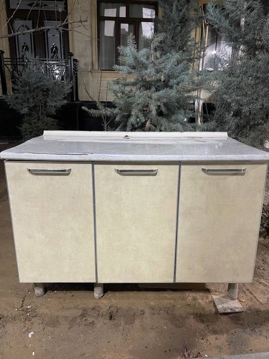 Продаю стол кухонный