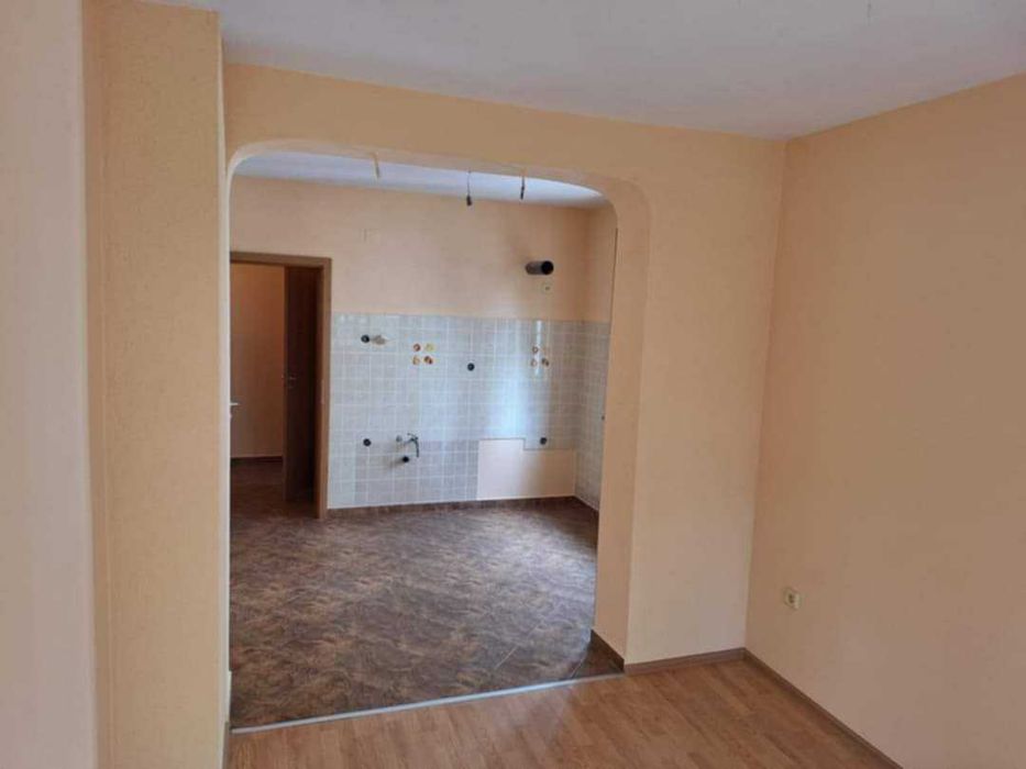 Продава се Четиристаен апартамент в Пловдив, Централна гара - 133 кв.м за 1617 €/кв.м - Снимка #2