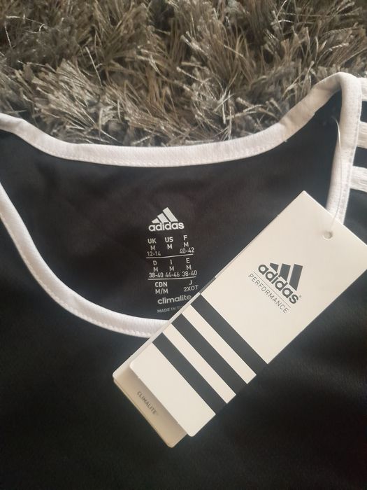 Vând tricou mărimea M