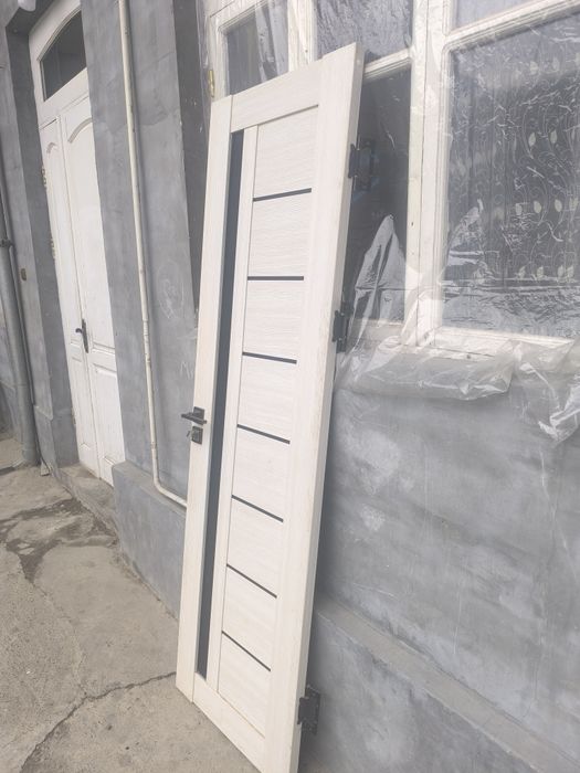 Eshik sotiladi rasiski 2 ta bor