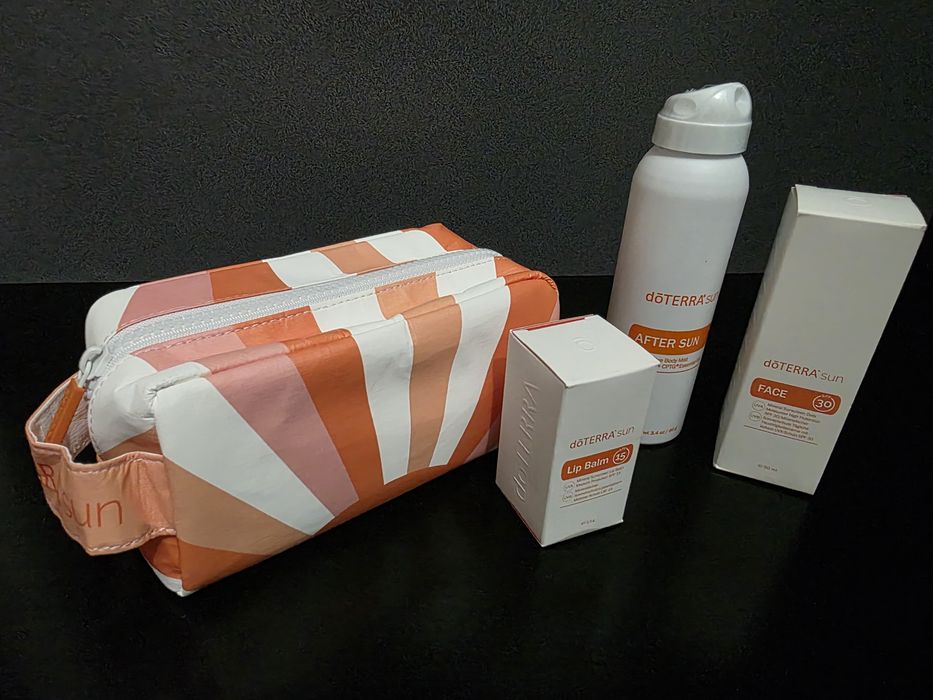 Set de produse de îngrijire solară în format de călătorie