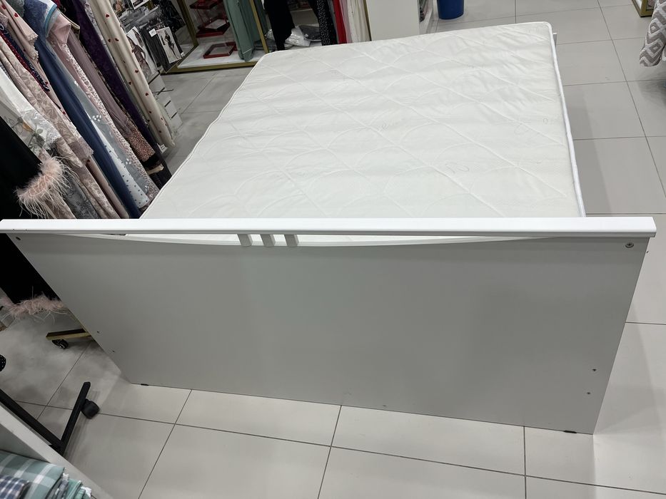 Продам кровать двухспальную