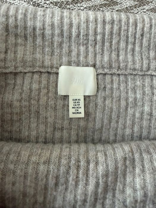 Кофта HM с открытыми плечами