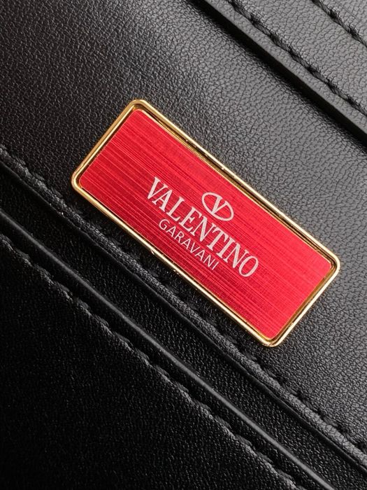 Geanta Valentino Garavani small Loco tote bag-piele naturala