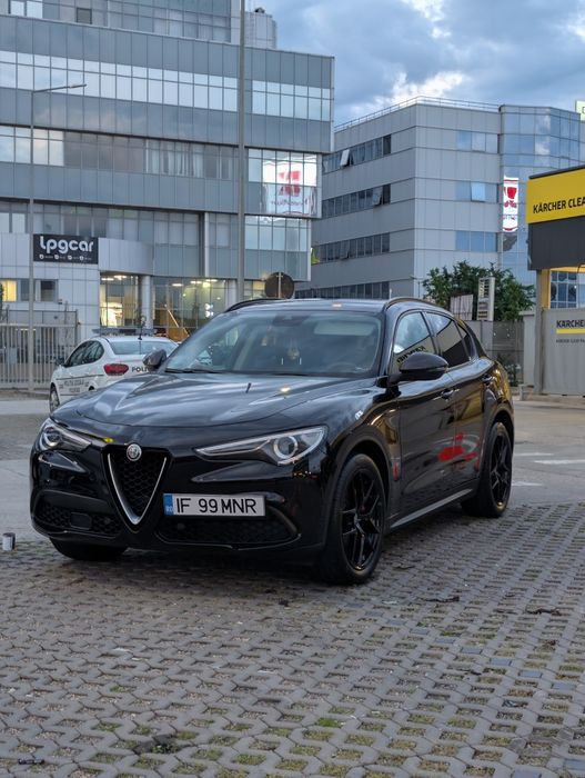 Vând Alfa Romeo stelvio