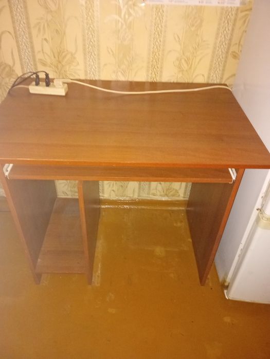 Стол компьютерный