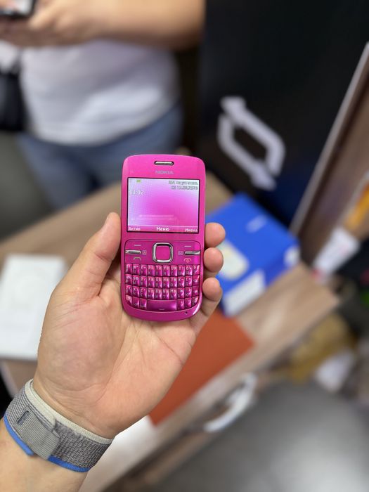 Nokia C3-00 в хорошем состоянии