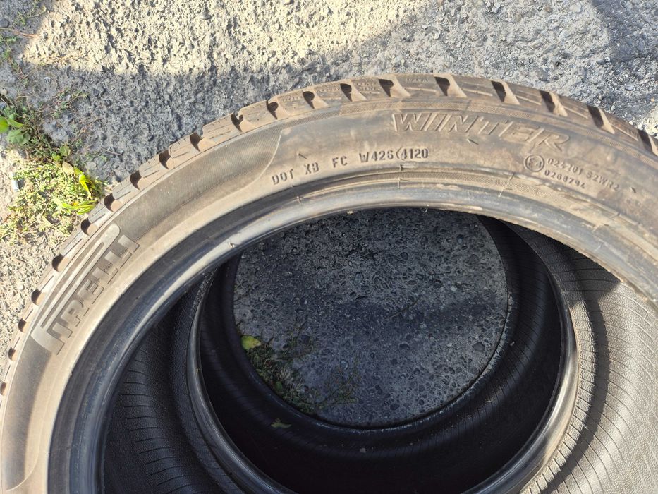 2 Anvelope de IARNA - 235/40/19 98V - PIRELLI Sottozero - CA NOI - DOT 2020 !