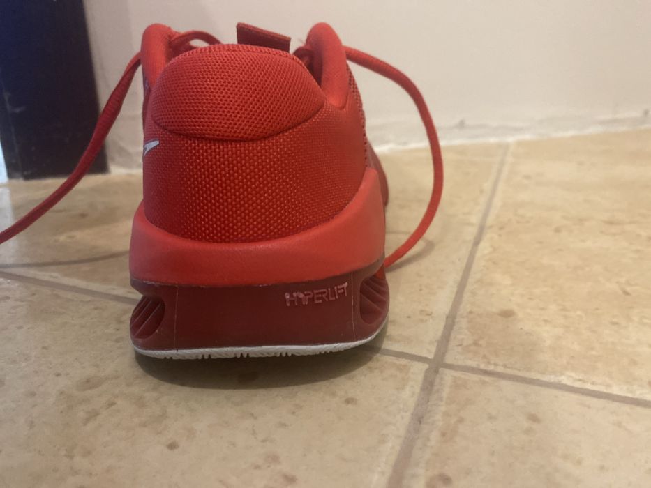 Нови Nike обувки