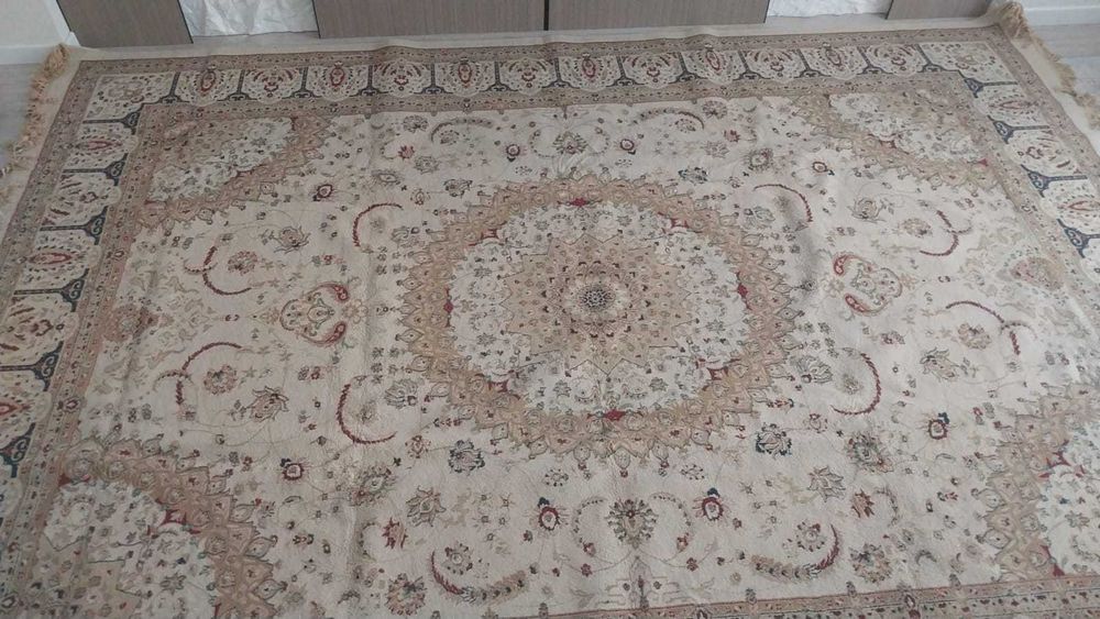 Ковер для зала б/у