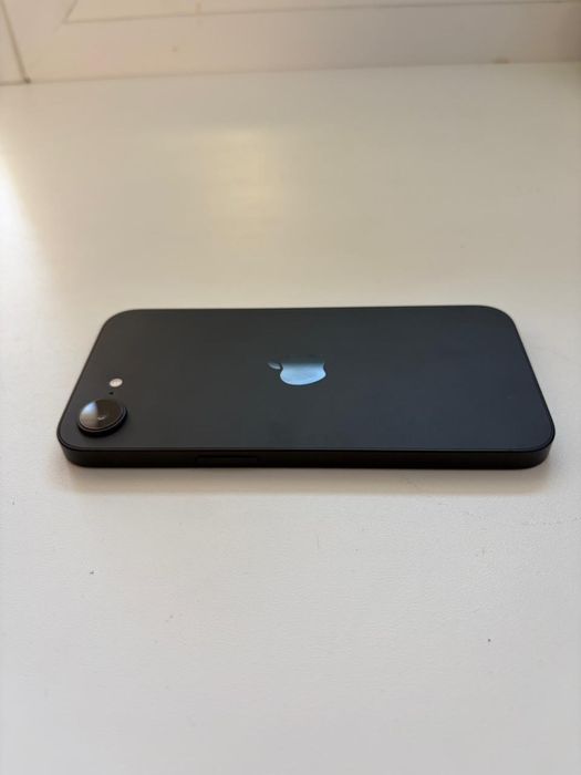 iPhone 16e black 128 GB