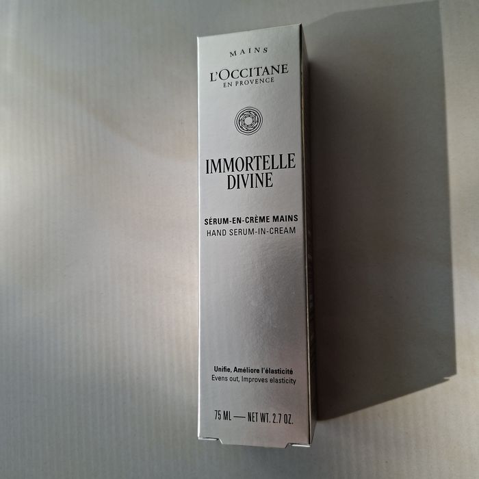 L'Occitane 
L'Occitane Immortelle Divine – Ser în cremă pentru mâini 75 ml, Shea
L'Occitane Immortelle Divine – Ser în cremă pentru mâini 75 ml, Shea