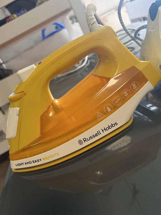 2 парни ютии Russell Hobbs 2400W – Supreme Steam и Light & Easy
