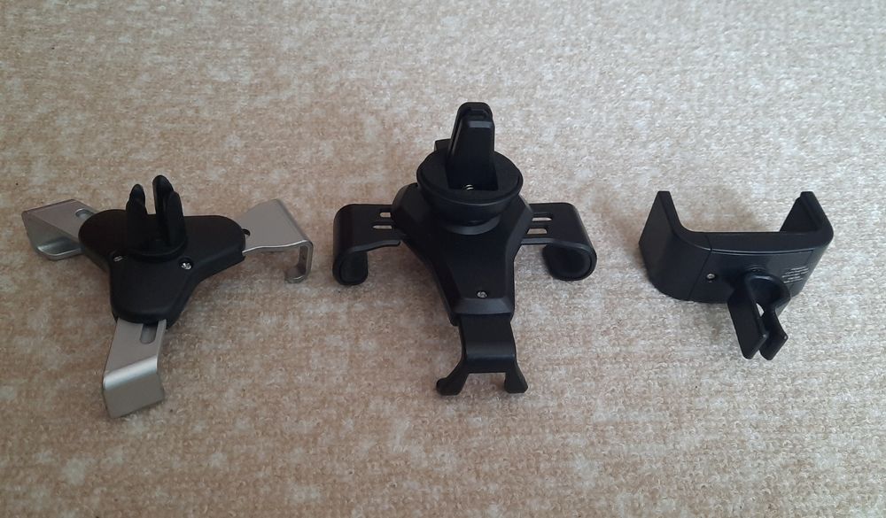 3 броя стойки за телефон и много крушки за автомобил-промоция !