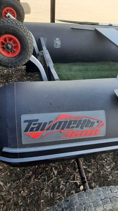 Продам резиновую лодку с мотором