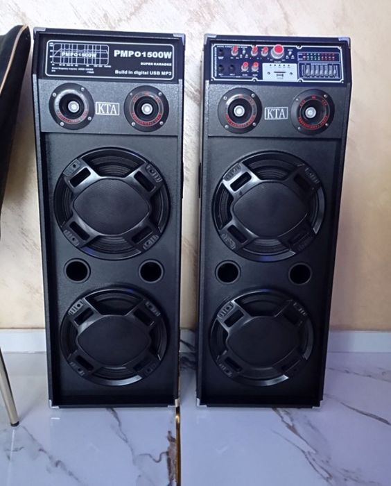 Vând pereche de boxe active profesionale foarte puternice noi  nouțe