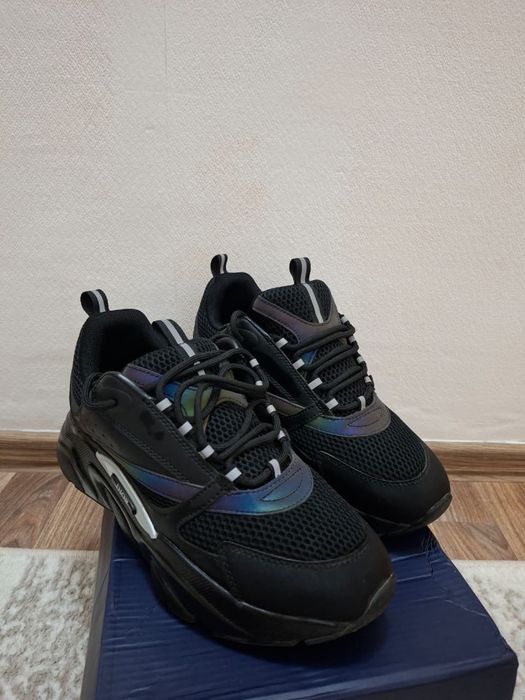 продам Dior B22.
