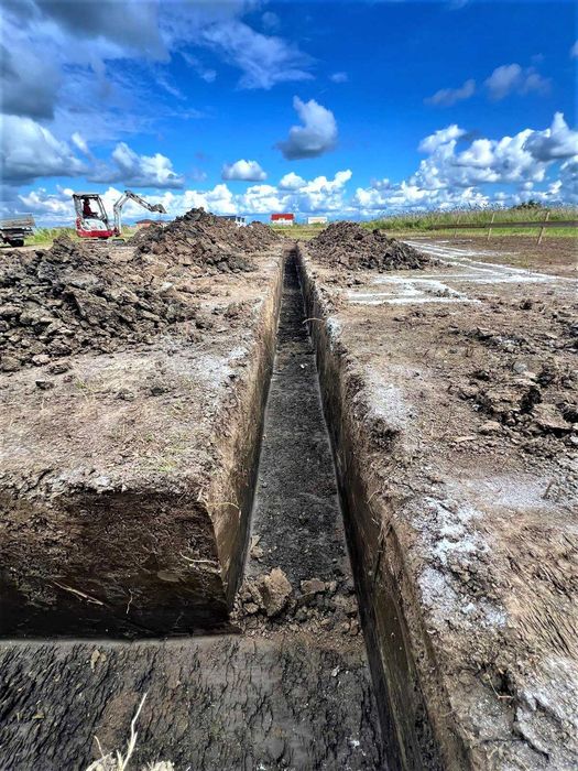 Sapaturi(inchiriere) miniexcavator,fundatii,fosa,decopertat,apa,canal!